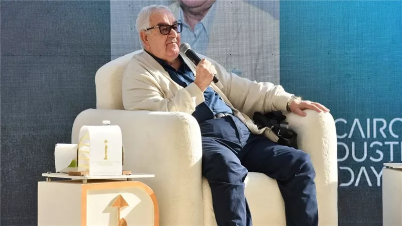 حسين فهمي وإلهام شاهين ولبلبة أبرز حضور ندوة محمد عبدالعزيز|صور