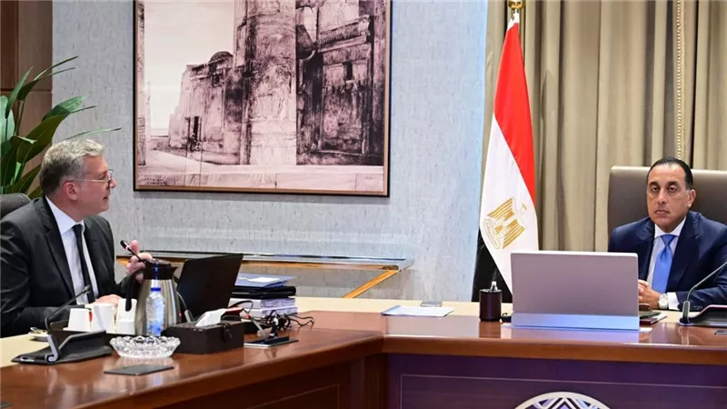رئيس الوزراء يلتقي وزير البترول لاستعراض عددٍ من ملفات عمل الوزارة