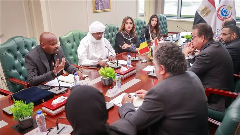 وزير الصحة يبحث مع نظيره التشادي تعزيز التعاون الصحي بين البلدين|صور