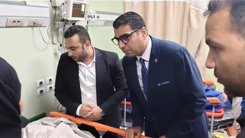 نائب وسكرتير محافظ الأقصر يزوران ضحايا حادث طريق إسنا الصحراوي الغربي