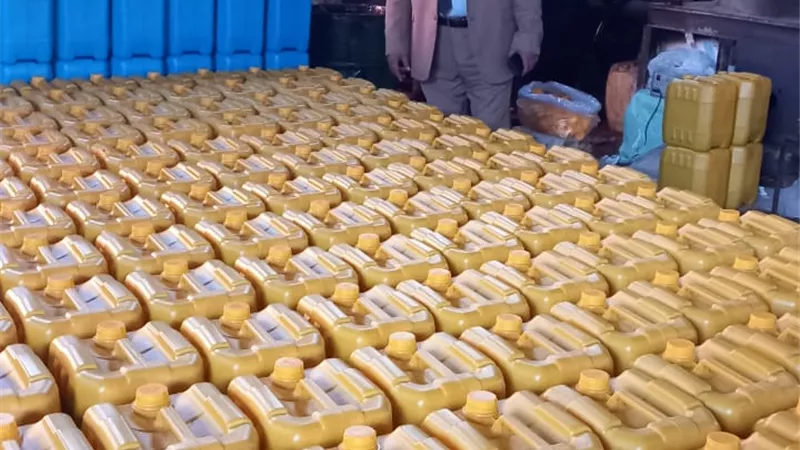 وكيل تموين دمياط يضبط 8900 عبوة شحم منتهية الصلاحية