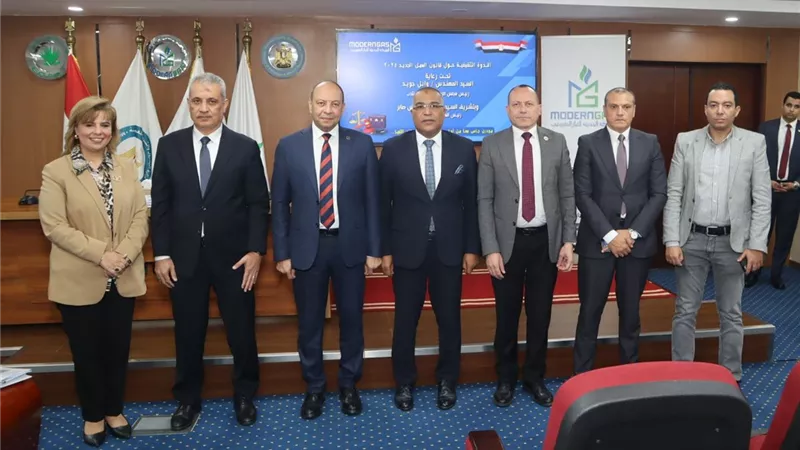 نقابة البترول: استمرار التواصل مع العاملين لشرح التشريعات الجديدة بقانون العمل