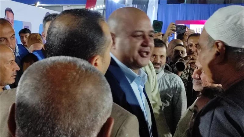 بالطبل والمزمار.. أهالي التلين يستقبلون النائب محمد مصطفى في مؤتمر مستقبل وطن 