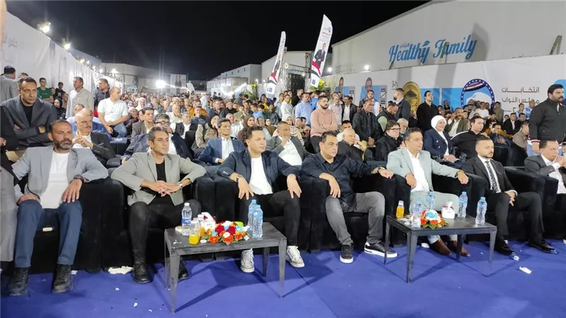 أهالي التلين يعرضون مطالبهم بمشهد مسرحي وعبد الجواد يوافق على حل أزمة الصرف