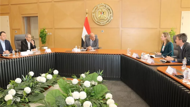 وزير الكهرباء يبحث مع البنك الدولي تعزيز التعاون في عدد من المجالات