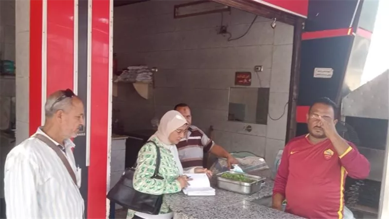 أسيوط: تكثيف الحملات على المطاعم والمولات التجارية لتطبيق قانون العمل 