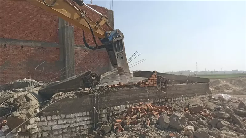 محافظ أسيوط: استرداد 264 فدانًا و1722 متر مربع خلال تنفيذ 61 قرار إزالة 