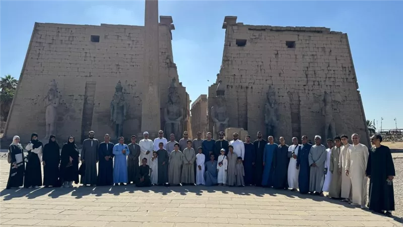 الجلابية تنتصر.. مبادرة زيارة معبد الأقصر تتحول لرسالة رفض للإساءة للزي الصعيد