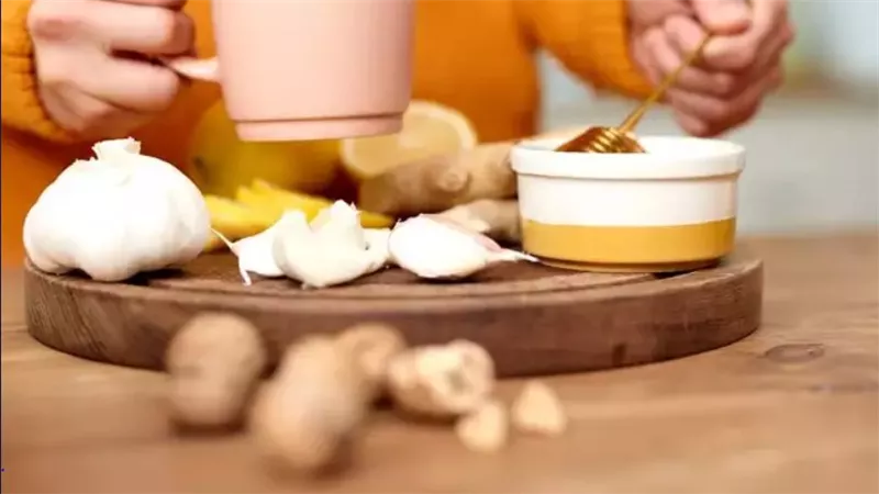 أيهما أفضل تناول الثوم على الريق أم قبل النوم؟ .. نكشف لك الإجابة 