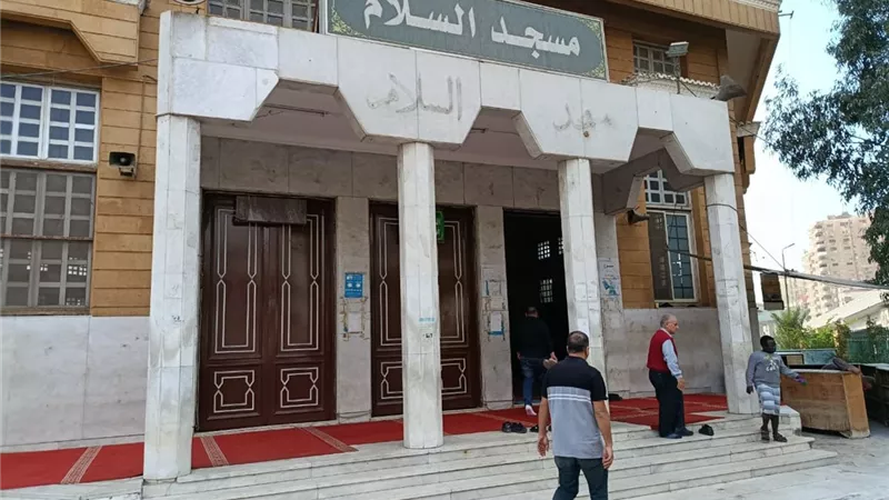 سيد عبد الحفيظ وابراهيم سعيد ونجوم الزمالك يشيعون جثمان محمد صبري