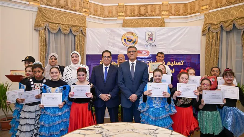 جامعة القاهرة تحتفل بتسليم ذوي الهمم شهادات التجنيد | صور