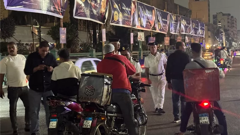 حملات أمنية مكثفة لإعادة الانضباط والمظهر الحضاري بشوارع الدرب الأحمر