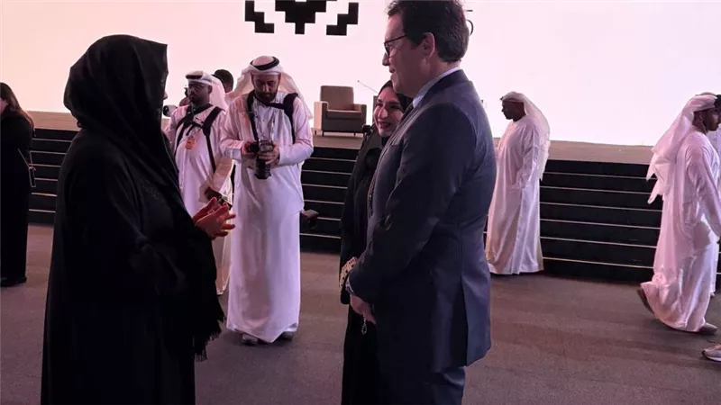 وزير الثقافة يشهد الجلسة الحوارية ضمن مشاركته في المؤتمر العام السابع والعشرين