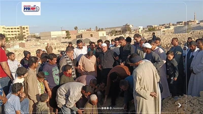 صور تشييع جنازة الشيخ نادي مؤذن مسجد السيدة زينب في قرية الغرق بالفيوم 