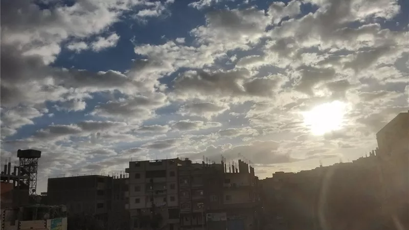 شبورة وغيوم وأجواء خريفية .. طقس السويس الساعات القادمة غير  مستقر 