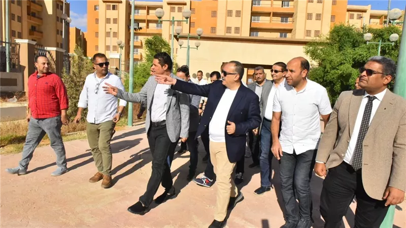 محافظ أسيوط يتفقد مواقع مقترحة لإنشاء أول نادي للذكاء الاصطناعي 