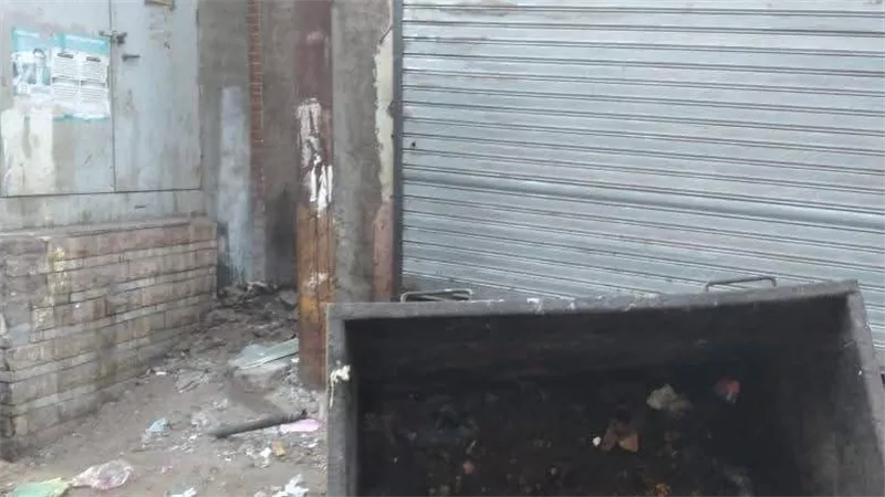 رئيس مدينة نجع حمادى يتابع أعمال النظافة و رفع الاشغالات من شوارع المركز