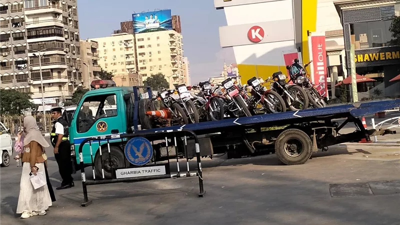 أمن الغربية يضبط 100 مخالفة مرورية متنوعة ومصادرة عدد من المركبات المخالفة