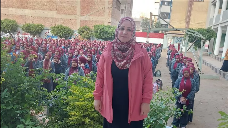 مديرة مدرسة تهاجم أولياء الأمور بسبب الموبايل: