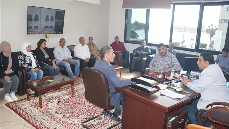 بنى سويف تبحث سبل إجراءات طرح الطيور الحية للبيع للجمهور