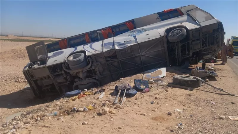 مصرع وإصابة 14 شخصًا في حادث انقلاب أتوبيس بطريق القاهرة –الإسكندرية الصحراوي