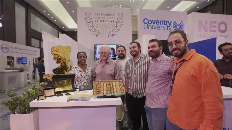 بحضور حسين فهمي .. افتتاح جناح مهرجان الإسكندرية للفيلم القصير في القاهرة 