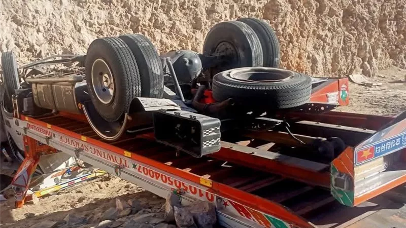 4 مصابين في تصادم سيارتين نقل بطريق الجلالة – العين السخنة