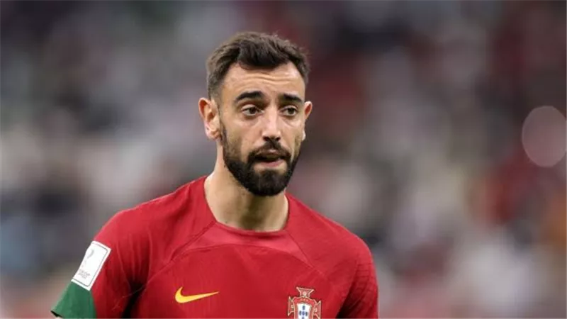 برونو فيرنانديز: نسعى للتتويج بكأس العالم.. ورونالدو دفع ثمن خطأه 