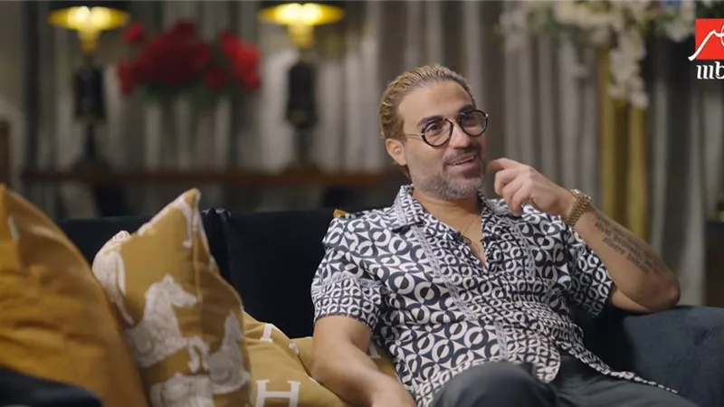 عبودية الشاشة السوداء.. أحمد فهمي: السوشيال ميديا دمرت حياتنا اليومية|فيديو 