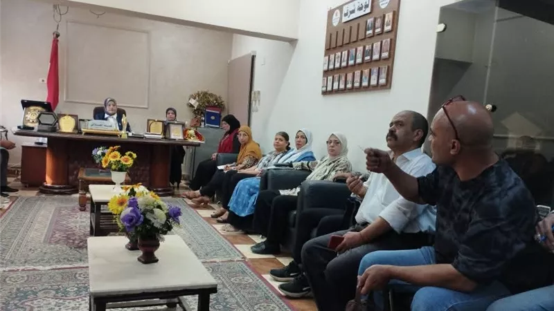 وكيل تضامن بني سويف تعقد اجتماعًا لتطوير جودة الخدمات وتحفيز الكفاءات