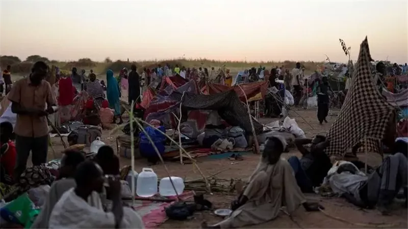 الأزمة السودانية تحت المجهر.. خبير علاقات دولية يوضح أسباب التصعيد وفرص الحل