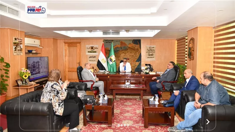 محافظ الفيوم يوجه بالتعامل مع آثار الناجمة عن الانهيار الجزئي بطريق كفرمحفوظ