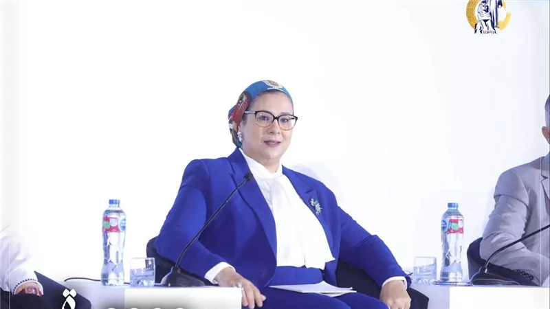 المستشارة أمل عمار تشارك في الجلسة الثالثة بعنوان 
