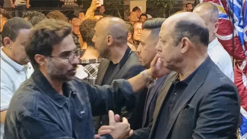 أحمد فهمي يشارك في عزاء محمد صبري بمسجد الحامدية الشاذلية