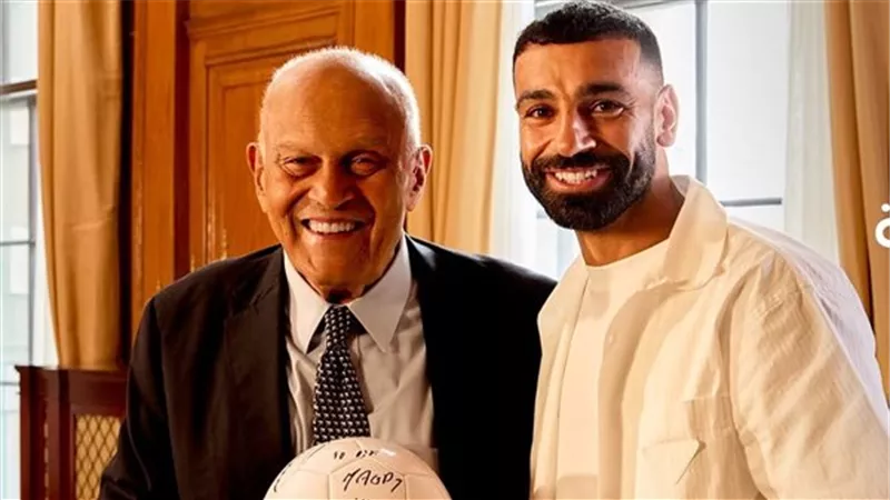مجدي يعقوب في حواره مع صلاح : أجريت 30 ألف عملية قلب