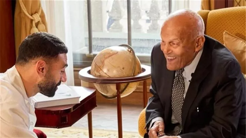 محمد صلاح مع مجدي يعقوب: الرضا والشغف مقياس النجاح وليس الشهرة