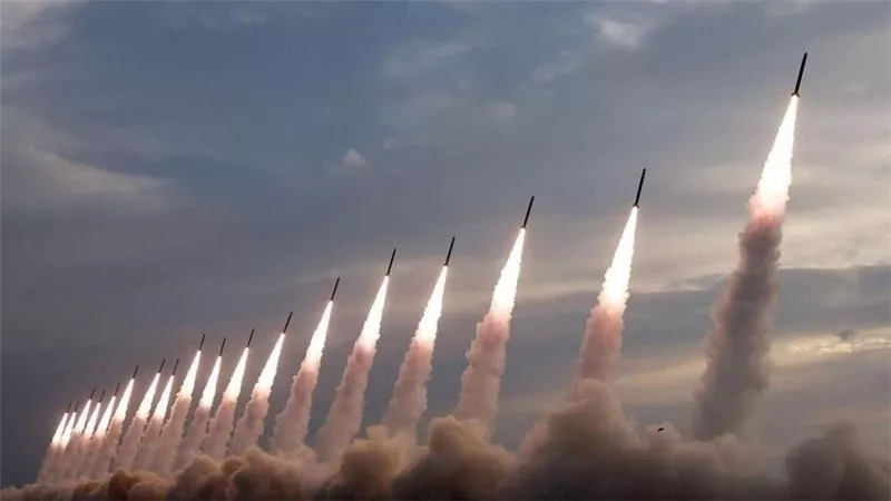 إيران تهدد باستهداف القواعد الأمريكية في الشرق الأوسط ردا على أي تحرك عدائي 