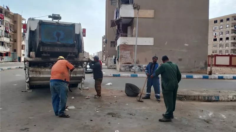 حي الأربعين بمحافظة السويس يكثف حملات النظافة ويرفع الاشغالات من الشوارع