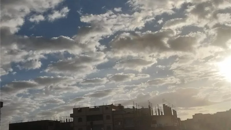 شبورة وسحب منخفضة  وغيوم.. تفاصيل طقس السويس الساعات القادمة الصغري 16مئوية 