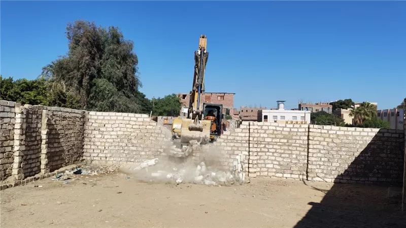 محافظ أسيوط: إزالة 25 مخالفة واسترداد 1230 مترا و150 فدانا ضمن الموجة الـ27
