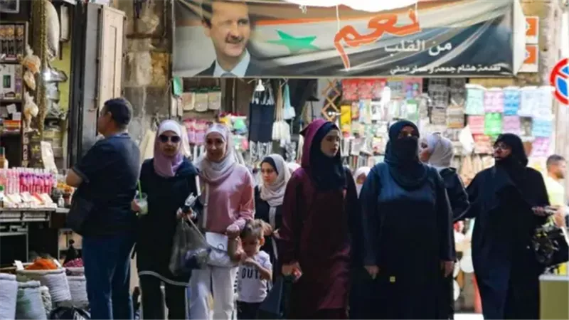 ملصقات دينية تثير الجدل في سوريا.. وهجوم مسلح يوقع 5 قتلى بريف حمص