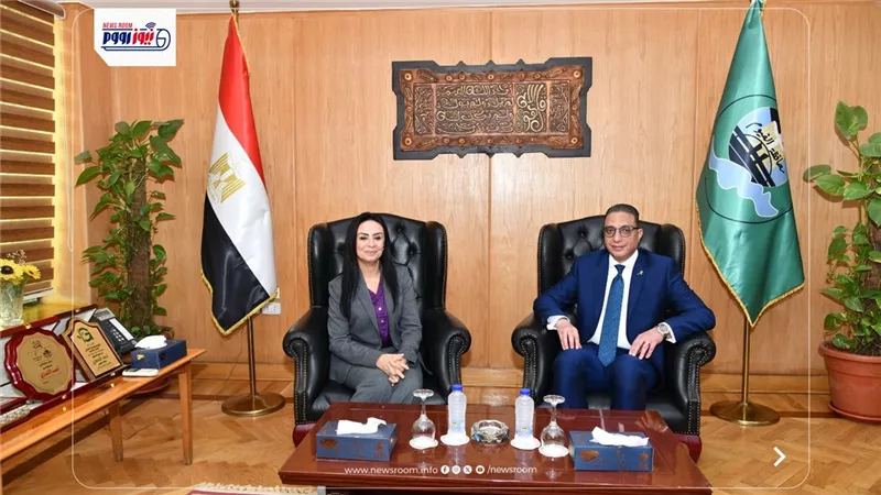 محافظ الفيوم يناقش مع وزيرة التضامن الاجتماعي سبل التعاون المشترك