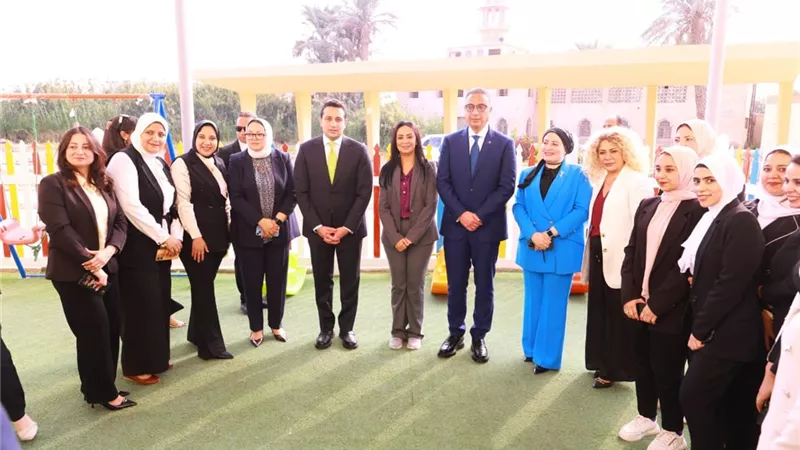 وزيرة التضامن ومحافظ الفيوم يتابعان المشروعات الإنتاجية لمصنع الغزل والنسيج 