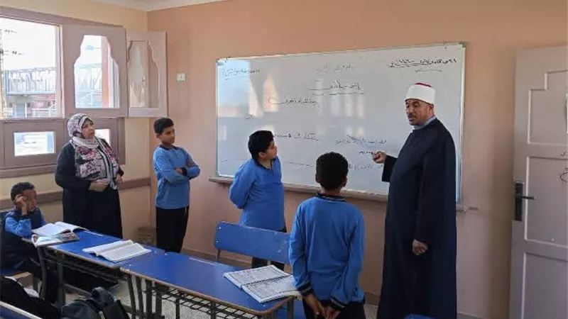 رئيس منطقة السويس الأزهرية يتابع سير الدراسة بمعهد بنين جنيفة