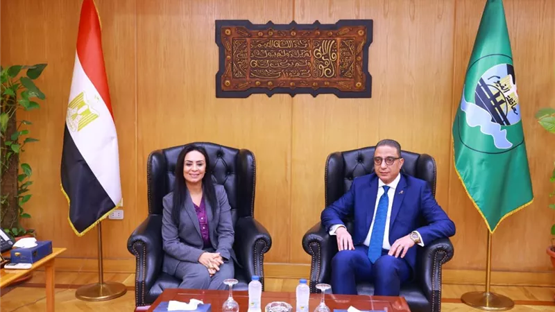 وزيرة التضامن تستهل زيارتها لمحافظة الفيوم بلقاء المحافظ بديوان عام المحافظة