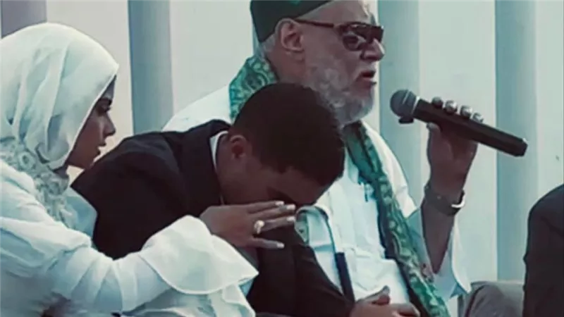 نجله الداعية عمرو خالد يشارك متابعيه لقطات من حفل زفافه ويطلب منهم الدعاء لهم 
