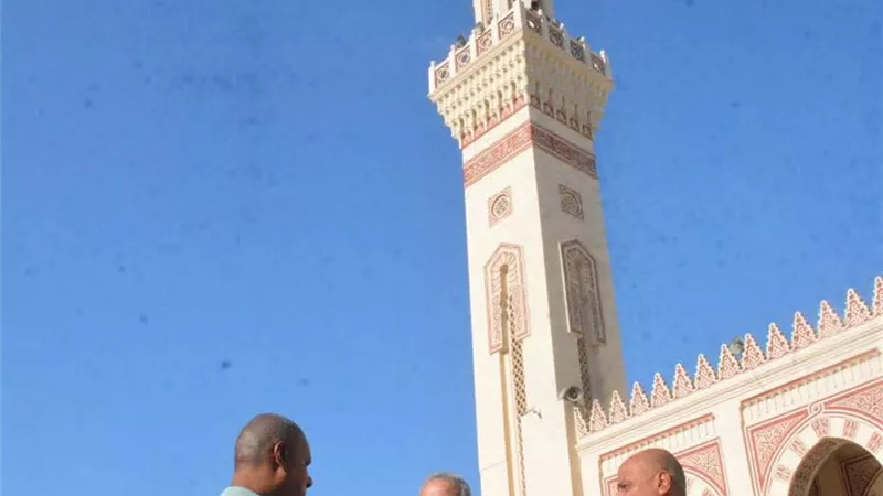 عروس الدلتا تتجمل.. محافظ الغربية يتفقد تطوير محيط مسجد السيد البدوي