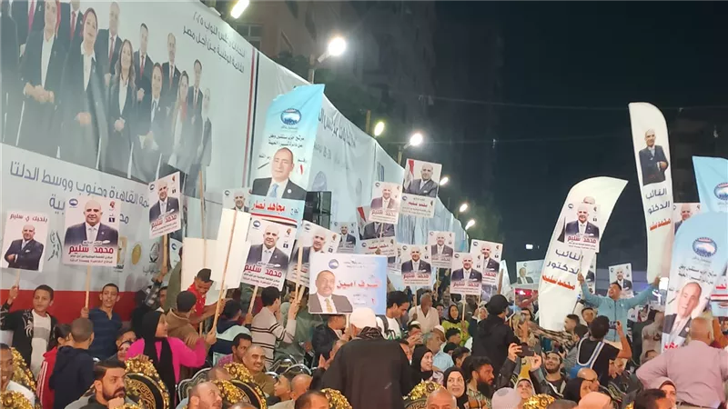 مؤتمر مستقبل وطن يتحول إلى مباراة هتافات مؤيدة للمرشحين الثلاثة