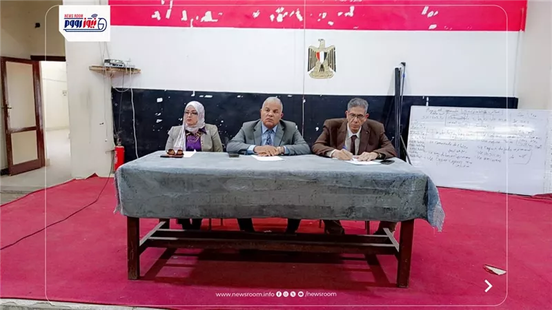 وكيل التربية بالفيوم يشدد على الالتزام بالنظام والجودة التعليمية