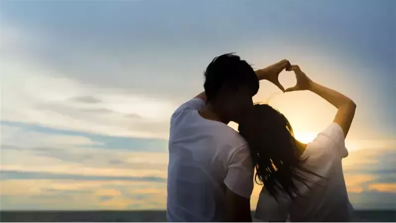 يوتيوبر شهير يعيش قصة حب مع فنانة شابة |خاص                                   